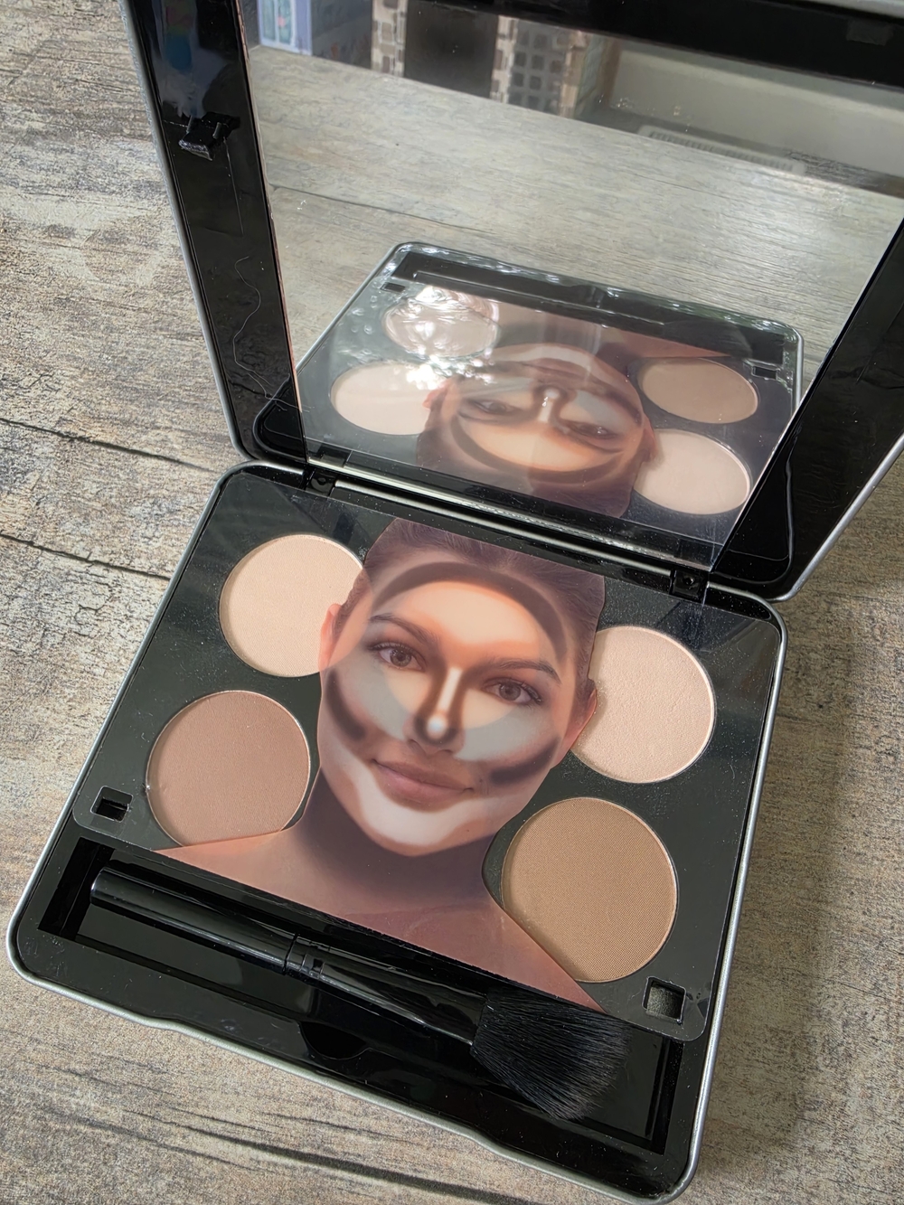 Makeover Essentials Contour Kit - Picture 3 of 4